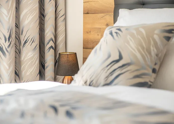 Neptune * Стариград-Пакленица